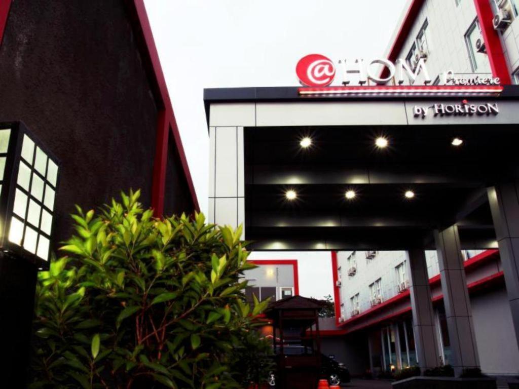@Hom Premiere Cilacap Ngoại thất bức ảnh