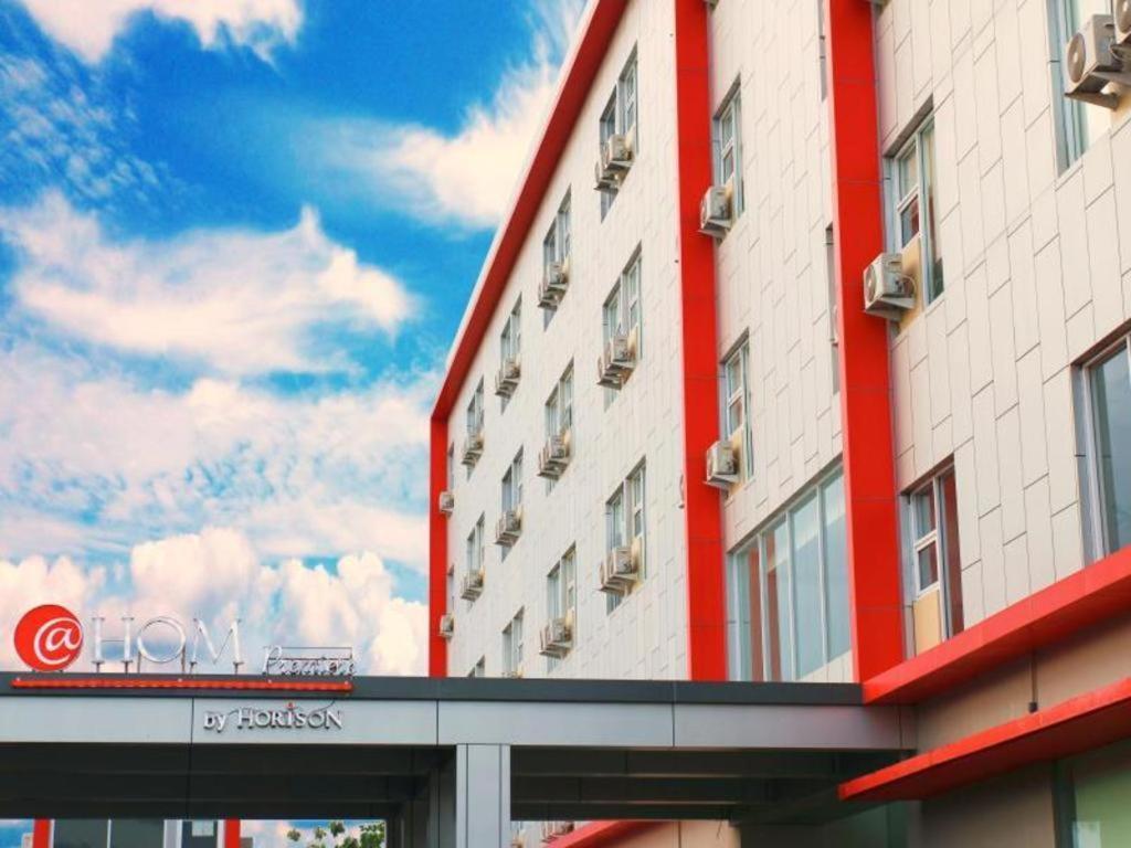 @Hom Premiere Cilacap Ngoại thất bức ảnh