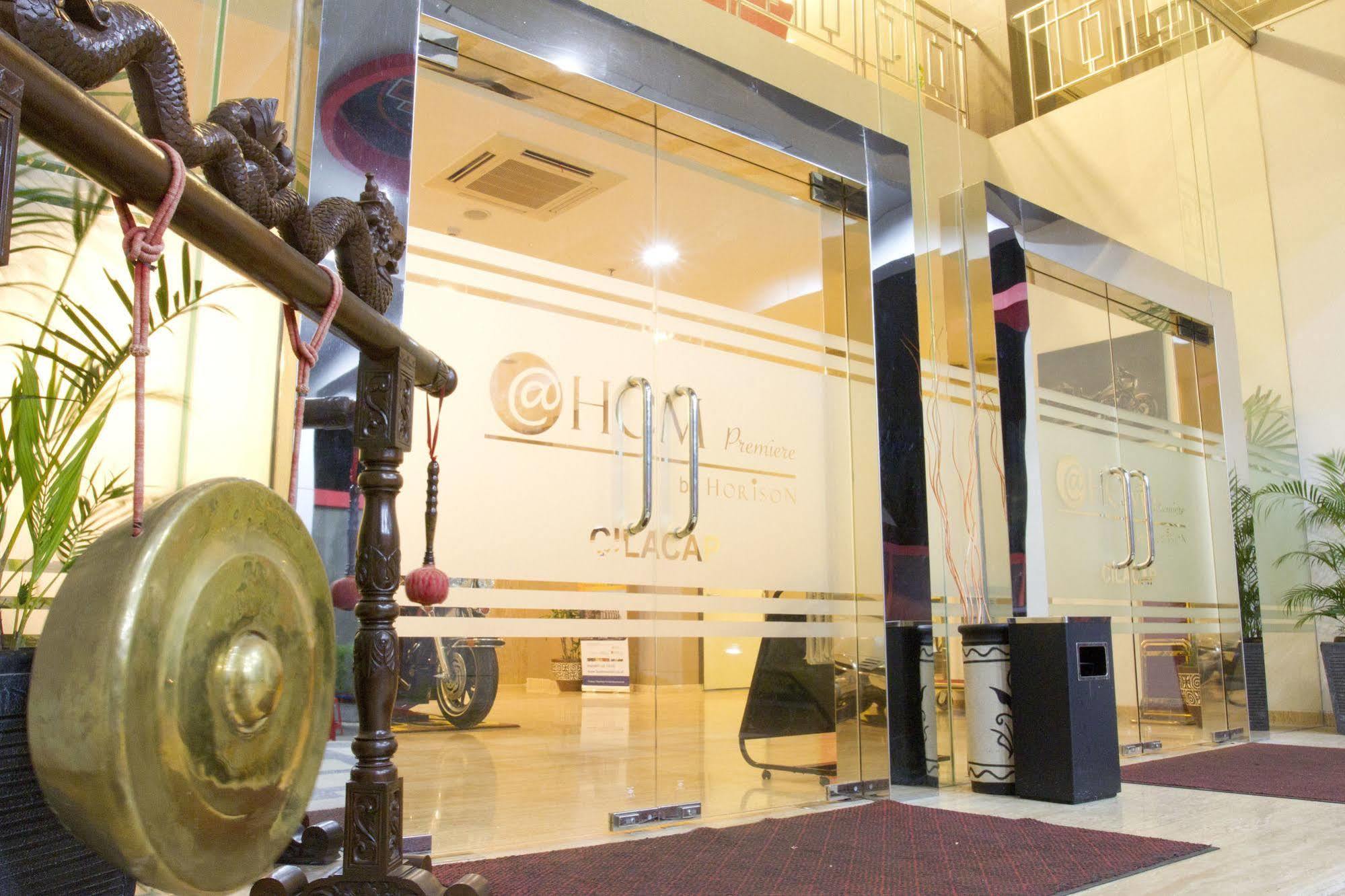 @Hom Premiere Cilacap Ngoại thất bức ảnh