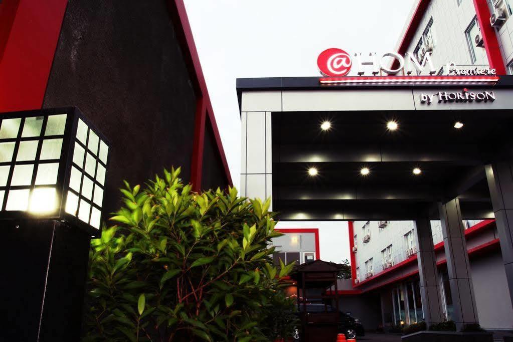 @Hom Premiere Cilacap Ngoại thất bức ảnh